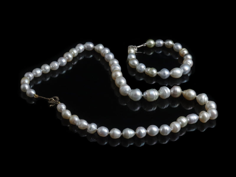 South Seas Luxe Wristlet